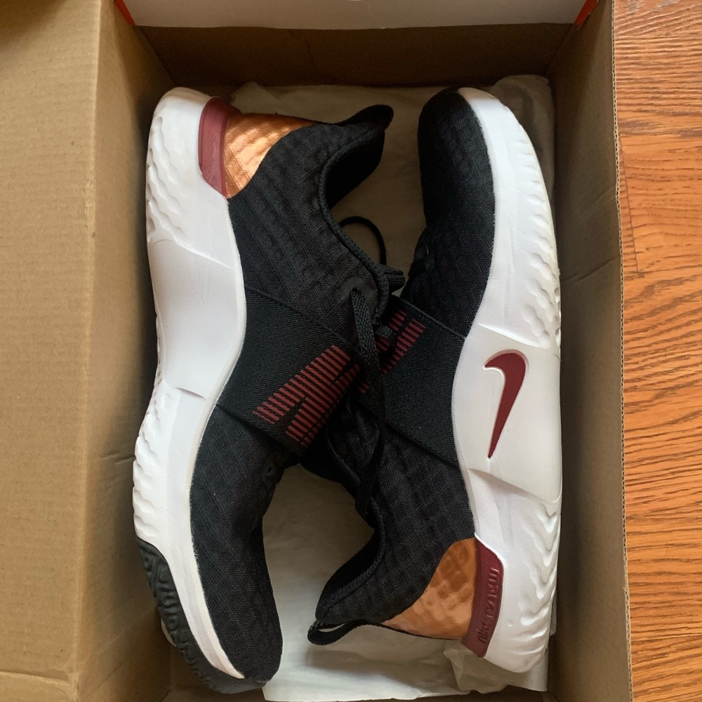 Nike Women’s Size 7.5 renew training